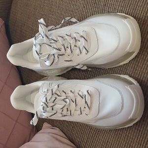 STEVE MADDEN BLATANT WHITE WOMEN'S SIZE 9.5 ..used